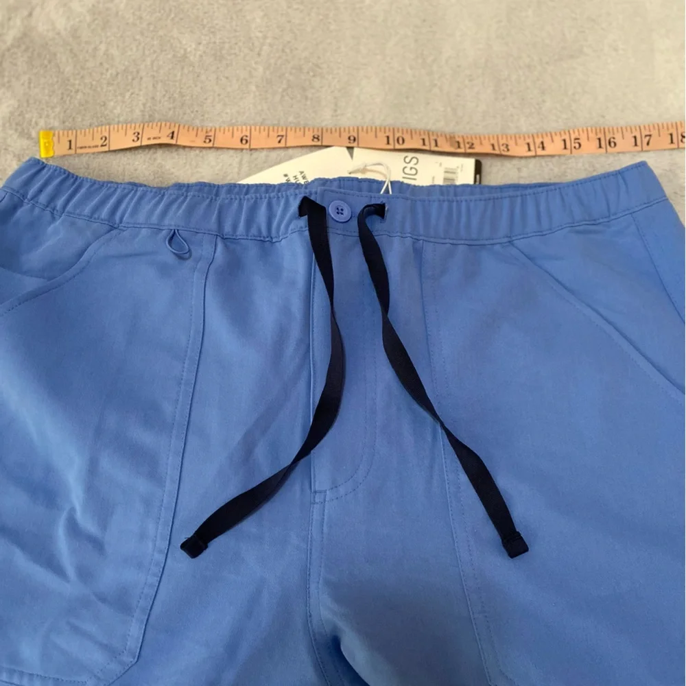 Figs men’s Cairo light blue cargo NWT scrub pants